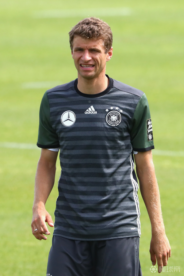 阿根廷逆转那不勒斯，穆勒刷新纪录