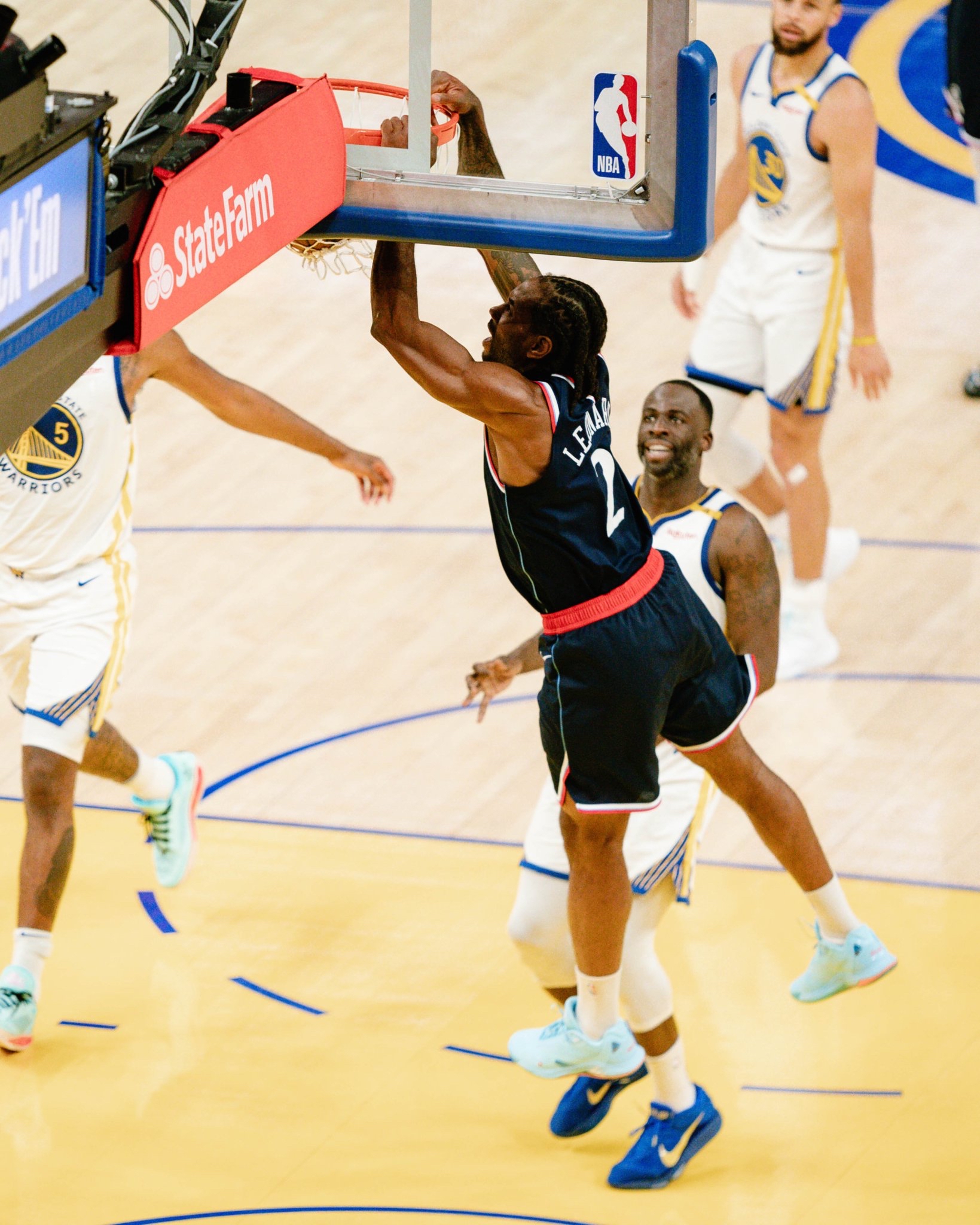 快船在主场力克独行侠，展现强大实力