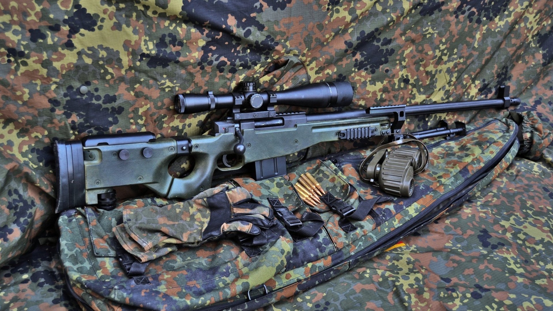 红牛之翼遮蔽黄色潜水艇，独行侠的蓝色闪电划破天际