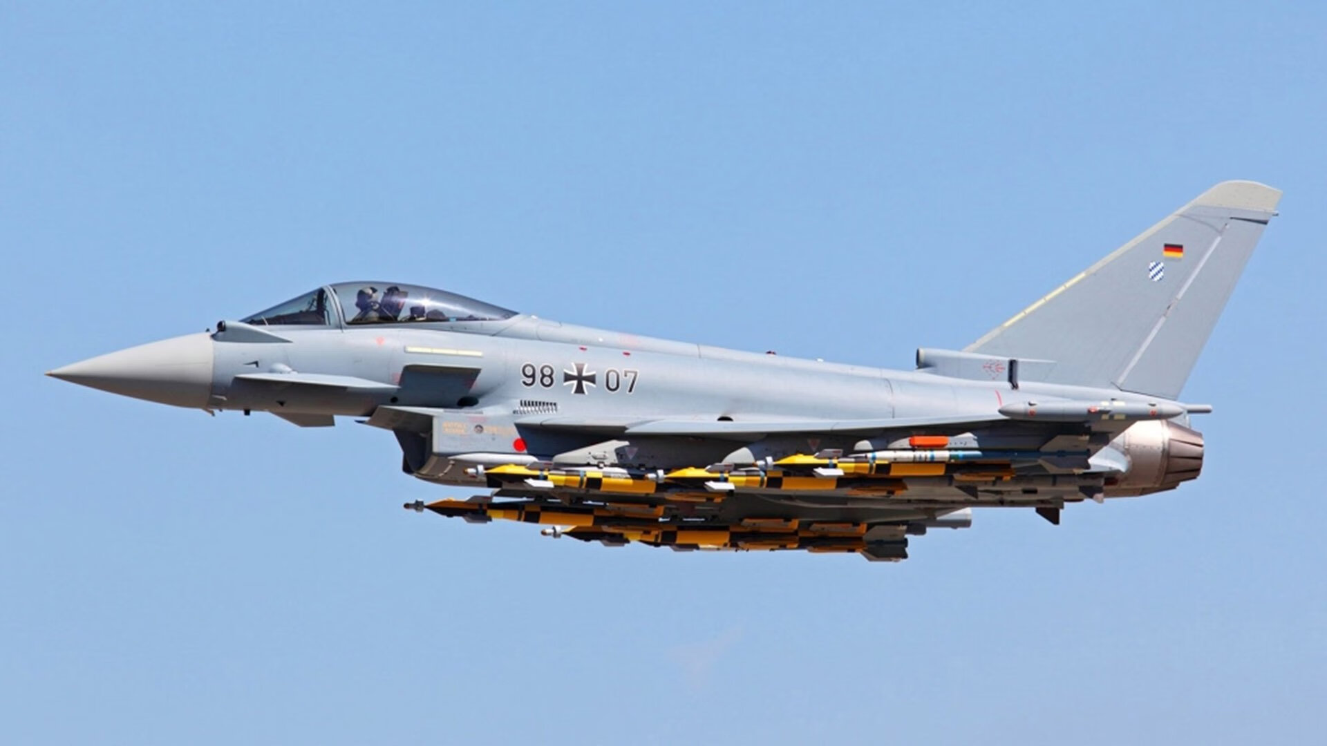 冰与火之歌，厄瓜多尔掀翻芬兰，莱万孤星闪耀却难救主