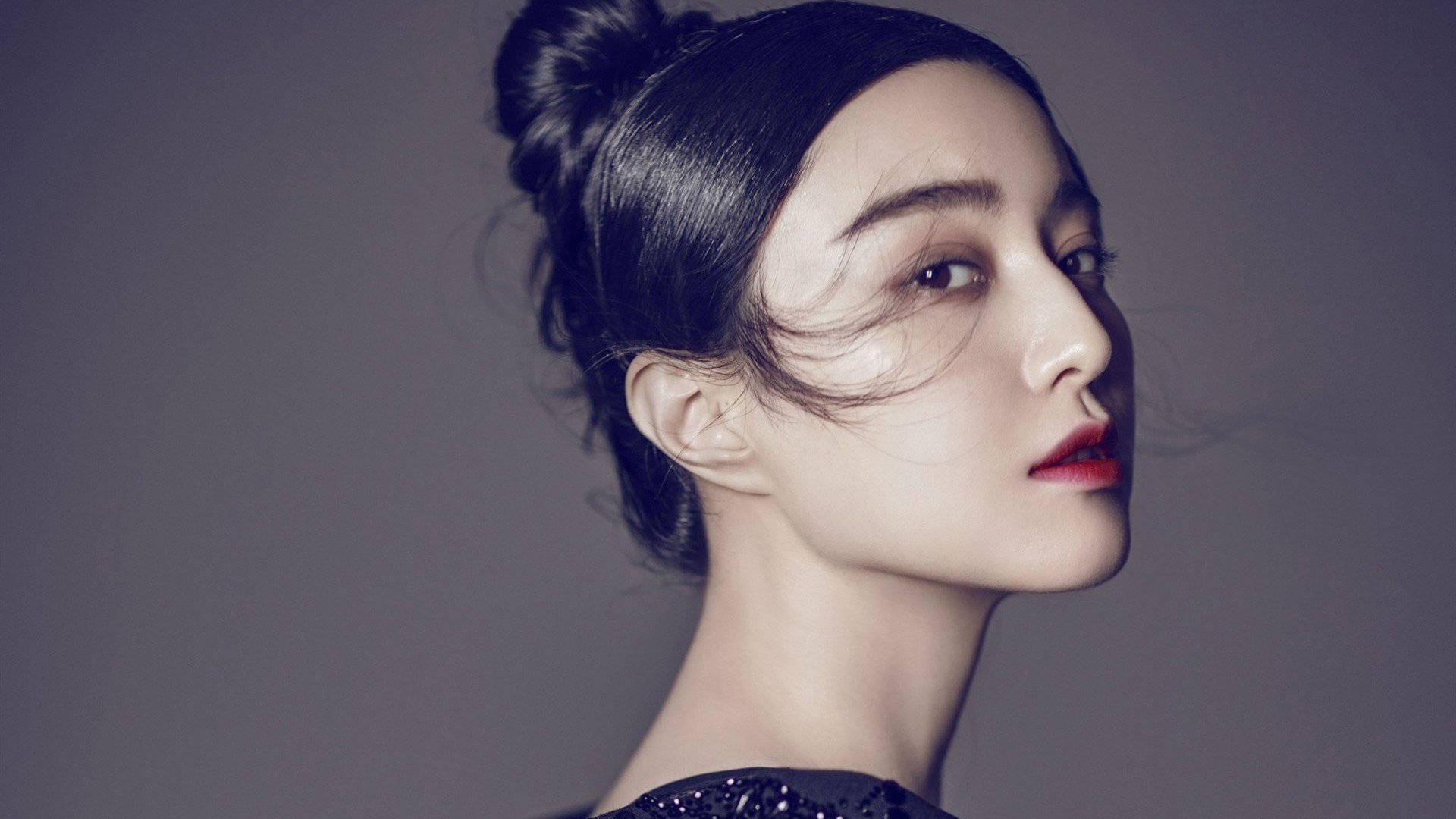 白瓷罐对钢铁洪流，金玟哉的沉默战争